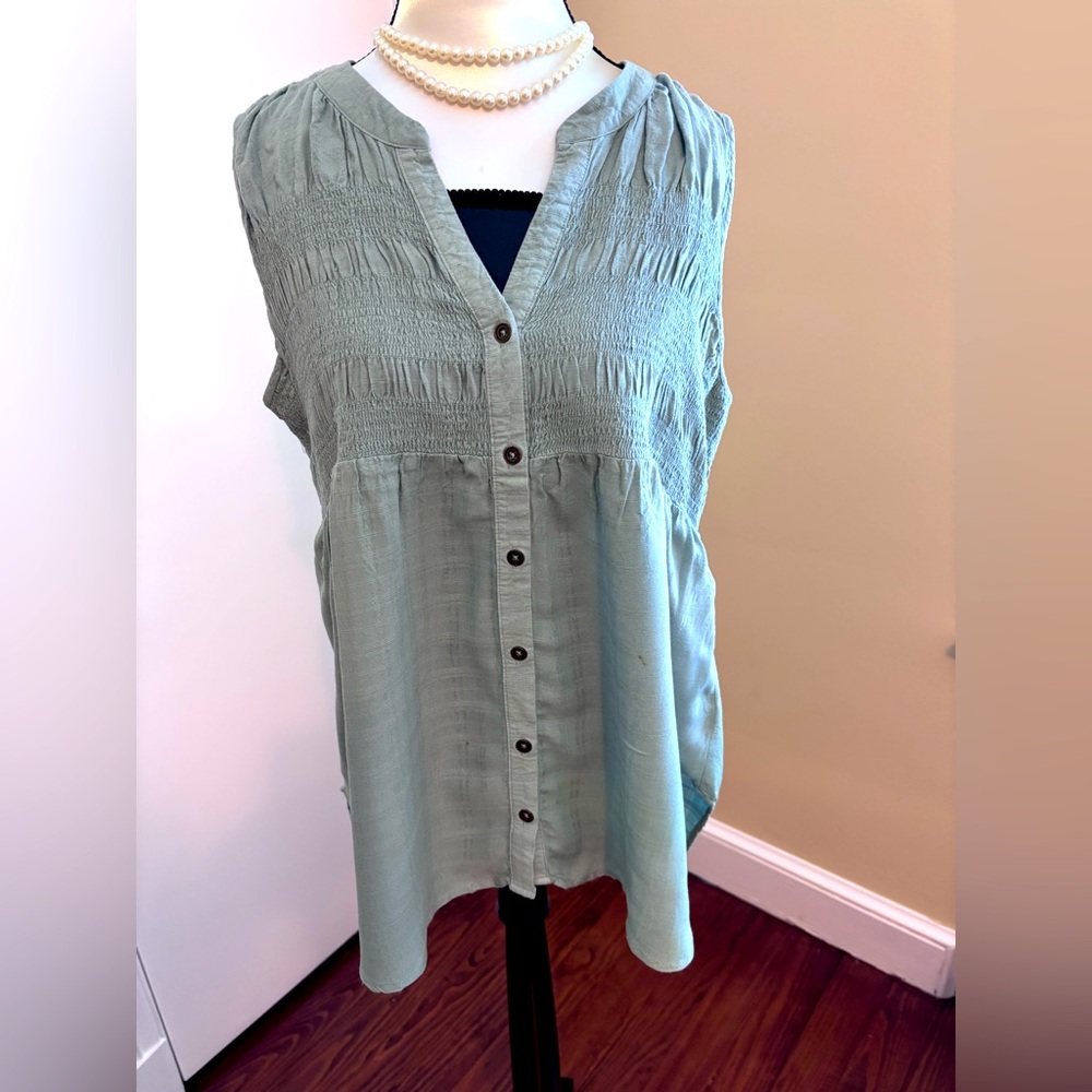 KNOX ROSE Sage Green Sleeveless Blouse